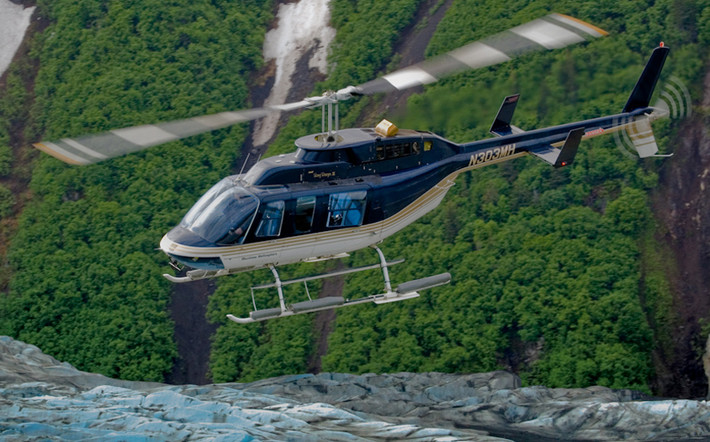 Ngoài dòng trực thăng UH-1, hãng sản xuất máy bay Mỹ Bell Helicopter còn có nhiều dòng trực thăng thương mại khác. Một trong những chiếc trực thăng thương mại của công ty là chiếc Bell 206L4. Chiếc này có thể chứa đến 7 hành khách, cabin rất thoải mái, có cả chỗ ngồi hành khách họp bàn trên máy bay.
