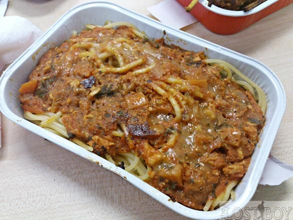 Spaghetti bolognaise. Đây là món mì Spaghetti được ưa thích cùng nước sốt tuyệt vời bolognaise làm từ cà chua nướng, thịt gà bằm nhỏ cùng một ít thảo mộc làm nguyên liệu.