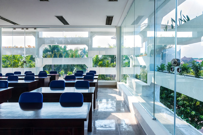 Các trục kỹ thuật nước ở điểm giao các khối bê tông có nhiệm vụ tưới nước cho cây xanh.