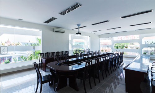 Đồng thời, các khối bọc bên ngoài cũng giúp giảm thiểu các tác động tiêu cực của các vấn đề đô thị và khí hậu địa phương như tiếng ồn, ô nhiễm không khí, bão...