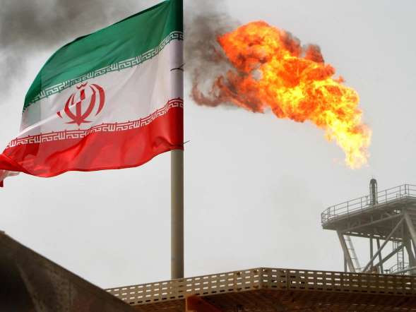 Đứng thứ 7 là Iran với trữ lượng dầu 3,19 triệu thùng/ngày. Iran là nước xuất khẩu dầu lớn thứ hai OPEC và chiếm 10% trữ lượng dầu thế giới, song nước này phải phụ thuộc lớn vào nguồn xăng nhập khẩu vì các nhà máy lọc dầu hoạt động không đúng công suất thiết kế.
