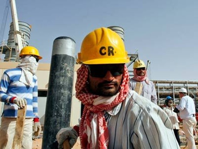 Ả rập Saudi có khoảng 8.412 triệu lao động, trong đó 80% (khoảng 6 triệu) là người nước ngoài. Đa số lao động nước ngoài đến đây làm việc trong lĩnh vực dịch vụ và dầu mỏ.