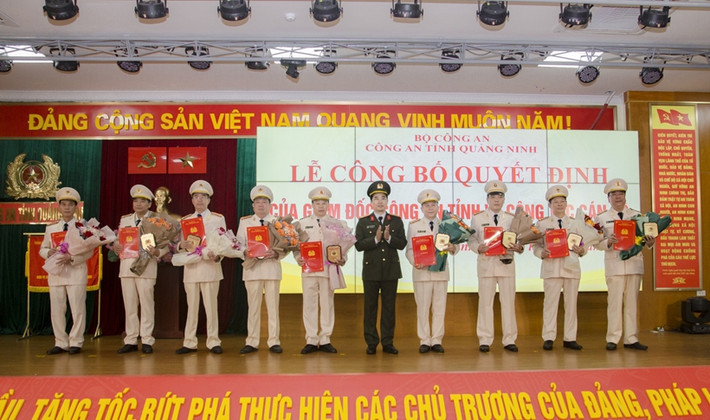 9 lãnh đạo cấp phòng, huyện Công an tỉnh Quảng Ninh xin nghỉ công tác trước tuổi gồm: Đại tá Lê Đức Hiền, Trưởng phòng Hậu cần; Đại tá Nguyễn Đức Quý; Chánh Thanh tra Công an tỉnh); Đại tá Nguyễn Hải Phong, Trưởng phòng Cảnh sát cơ động; Thượng tá Lê Đình Đông; Trưởng phòng Hồ sơ; Thượng tá Vũ Văn Thức; Trưởng phòng Quản lý xuất nhập cảnh; Đại tá Vũ Minh Đức, Phó Trưởng Công an TP Đông Triều; Thượng tá Nguyễn Văn Dinh, Phó Trưởng Công an TP Cẩm Phả; Thượng tá Ngô Quốc Thông, Phó Trưởng Công an huyện Vân Đồn và Thượng tá Hoàng Văn Vĩnh, Phó Trưởng phòng Hồ sơ.