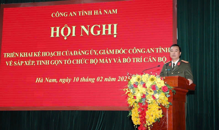 7 lãnh đạo cấp phòng Công an tỉnh Hà Nam tình nguyện xin nghỉ công tác trước hạn tuổi gồm: Đại tá Nguyễn Quốc Chiến, Trưởng phòng An ninh kinh tế; Thượng tá Trần Hồng Sơn, Trưởng phòng Cảnh sát Cơ động; Thượng tá Đỗ Anh Tuấn, Trưởng phòng Công tác Đảng và công tác chính trị; Thượng tá Lã Quốc Khánh, Phó trưởng phòng An ninh nội địa; Thượng tá Vũ Hồng Phương, Phó Trưởng phòng An ninh kinh tế; Thượng tá Trần Quốc Huy, Phó trưởng phòng Cảnh sát kinh tế; Thượng tá Hoàng Minh Tiến, Phó trưởng phòng Tham mưu.