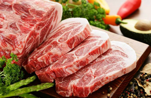 Nhiều chuyên gia dinh dưỡng đã chứng minh, thịt lợn để đông lạnh quá lâu hoặc bị rã đông rồi lại đông lại nhiều lần sẽ khiến dinh dưỡng bị mất đi, đồng thời tạo điều kiện cho vi khuẩn sinh sôi nhiều hơn.