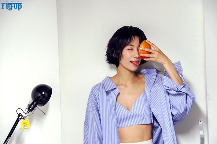 Khi không thể tập luyện được do lịch trình quá dày, Kim Seo Hyung vẫn cố gắng hoạt động nhiều nhất có thể. Cô tranh thủ đi bộ, vận động chân tay để tiêu hao năng lượng thừa.