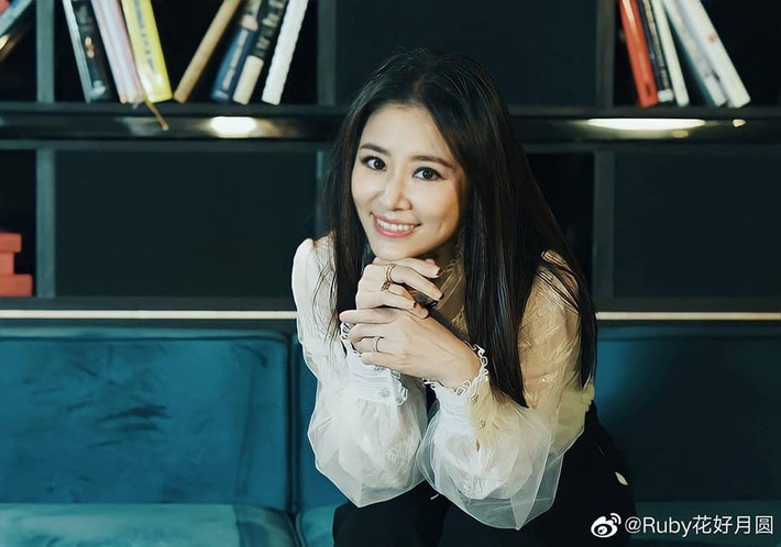 Thứ nhất, hạnh phúc vui vẻ là bí quyết để luôn trẻ trung. Theo Lâm Tâm Như, như bao cô gái khác, cô cũng rất thích đồ ngọt, đồ ăn vặt. Mặc dù Lâm Tâm Như thường theo chế độ ăn uống lành mạnh nhưng thỉnh thoảng ăn uống thả ga vì cô cho rằng cần duy trì một cuộc sống cân bằng và vui vẻ là điều quan trọng nhất.