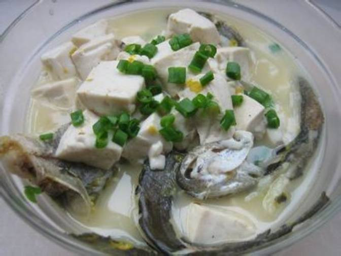 Đến hiện tại, có nhiều câu chuyện liên quan đến nguồn gốc món ăn này tuy nhiên không ai rõ món ăn xuất hiện từ khi nào, ai là người đầu tiên phát minh ra.