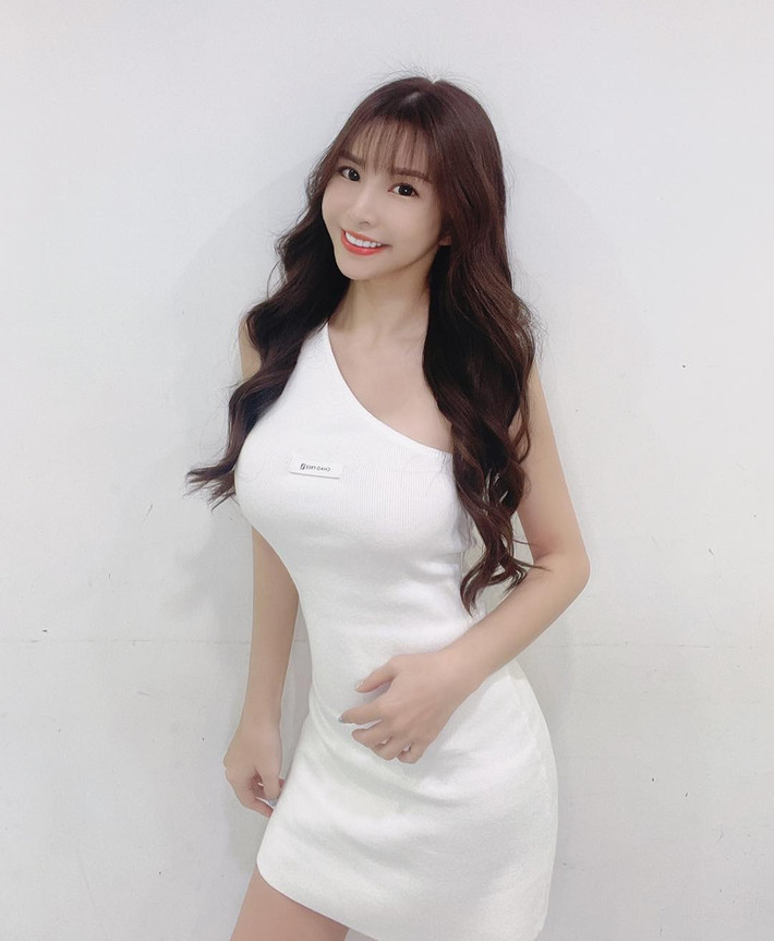Đồng thời cô nàng cũng cho biết, điều ước sinh nhật thứ nhất của cô là mong thế giới có thể nhanh chóng vượt qua đại dịch mọi người đều khỏe mạnh bình an.