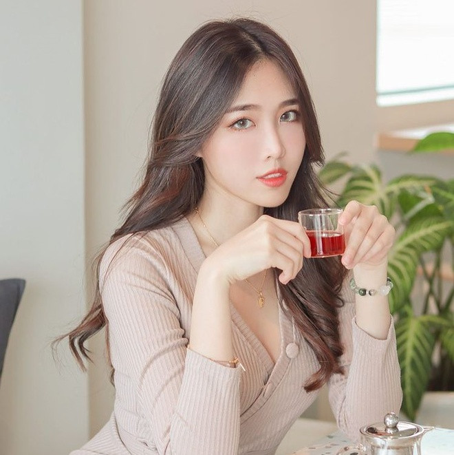 Thế nhưng đặc thù công việc phải giữ dáng thanh mảnh, cô nàng luôn phải tích cực tập luyện và có chế độ ăn thường ngày khá khắt khe.