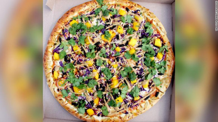 Mới đây, một nhà hàng pizza nổi tiếng ở Ohio đã cho ra mắt món pizza ve sầu cay kiểu Thái.