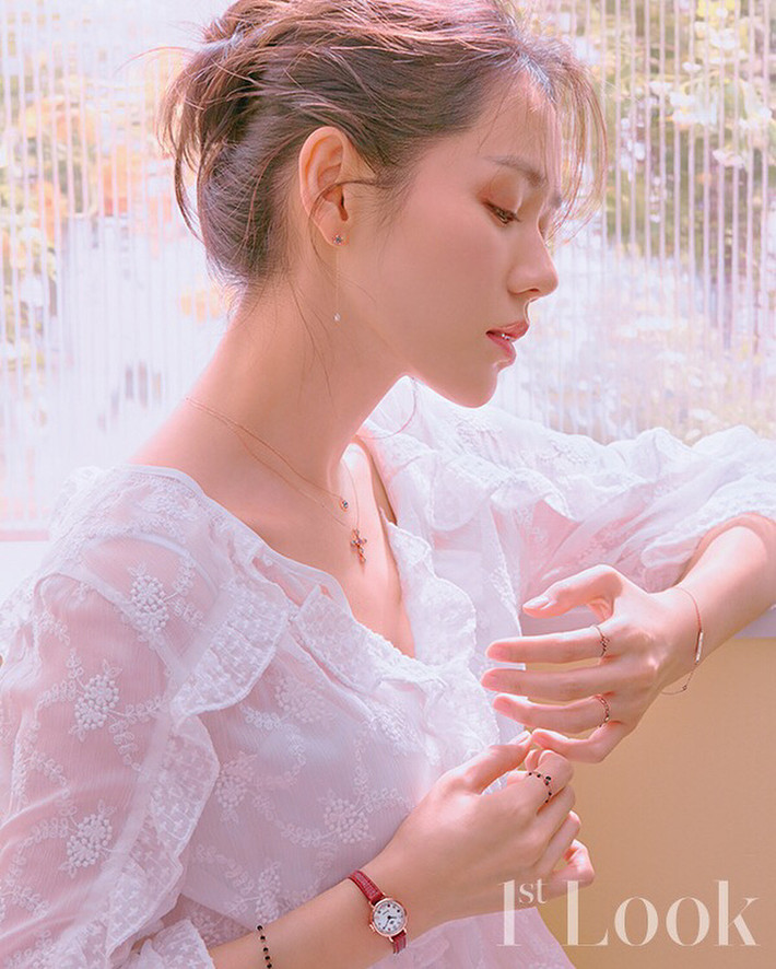 Theo Son Ye-jin, thực đơn giảm cân tốt nhất là tập thể dục và ăn uống vui vẻ. Son Ye-jin là nữ diễn viên đã có gần 20 năm trong nghề, ở cô toát lên vẻ nữ tính trong từng cử chỉ.
