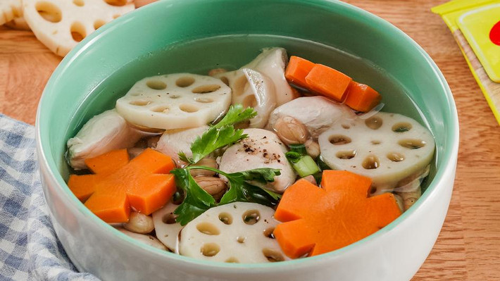 Lưu ý: Lạc cần phải ngâm trước, xương lợn cần chần qua.