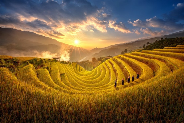 Trong số này có Tạp chí du lịch CN Traveler bình chọn ruộng bậc thang Mù Cang Chải là một trong 20 địa điểm sắc màu nhất thế giới.
