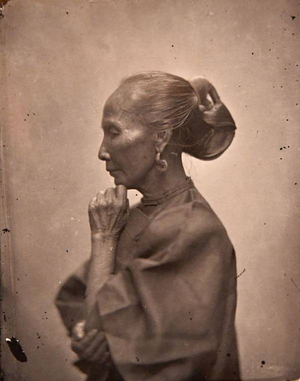 Phụ nữ lớn tuổi ở Trung Quốc năm 1869.
