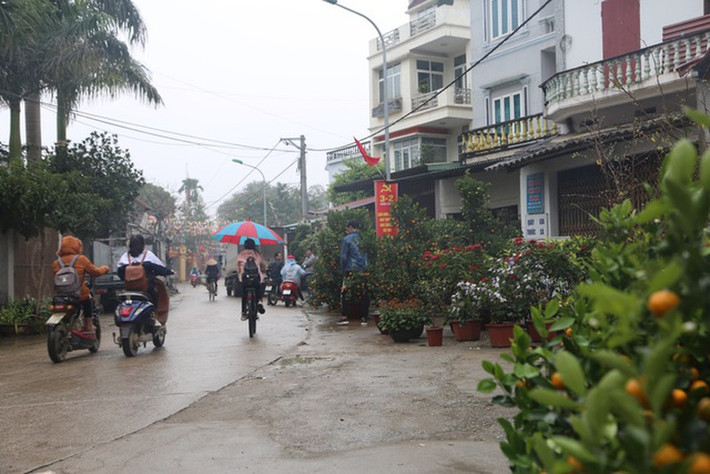 Người dân thôn Hoành cho biết, những ngày qua, sau những xáo trộn biến cố, cuộc sống người dân nơi đây đã trở lại bình thường. Mọi người đã ổn định cuộc sống để làm ăn và chuẩn bị vui đón Tết cổ truyền.