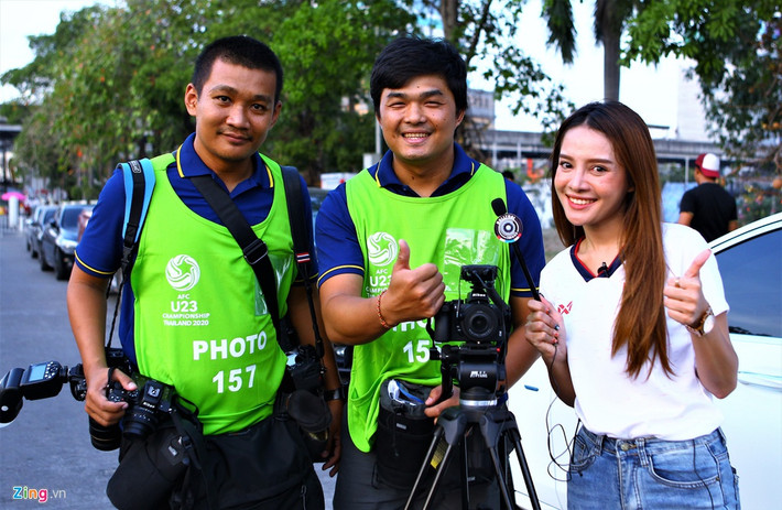 Nhiều phóng viên tác nghiệp trong ngày hội bóng đá Thái Lan lần này.