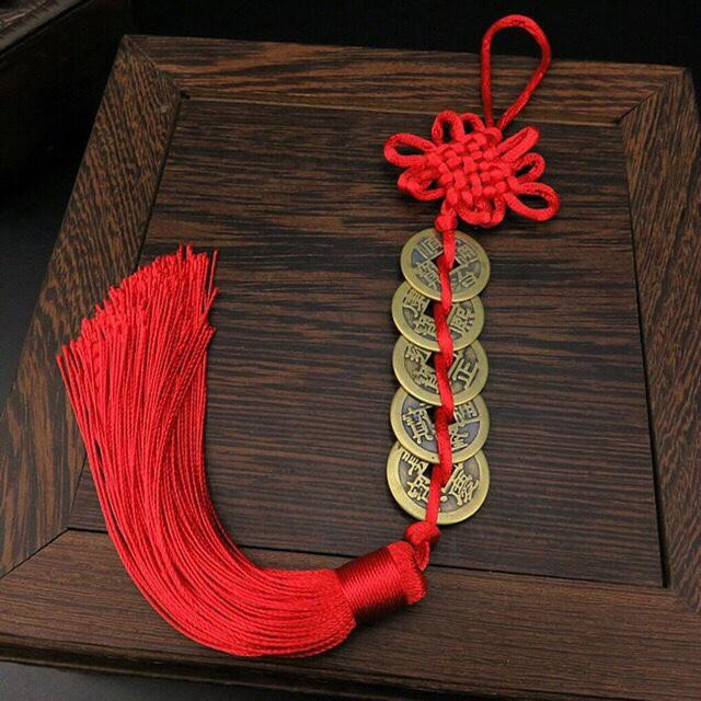 Nguyên do là bởi đây là 5 triều đại thịnh vượng nhất nên những đồng tiền được đúc vào giai đoạn này mang theo vận khí của hoàng đế từ đó có khí vượng mạnh mẽ giúp gia chủ phát tài, phát lộc.