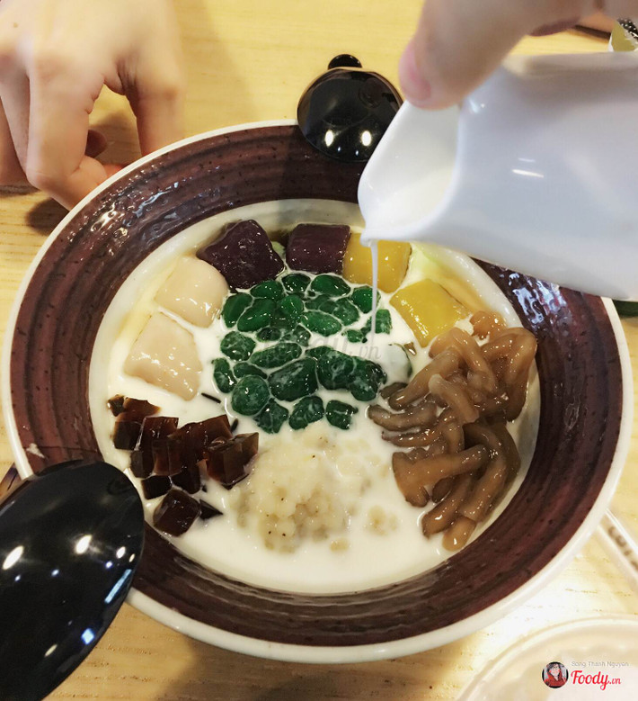 Chè nóng thập cẩm nhiều vị ngon tuyệt. Ảnh: Foody.