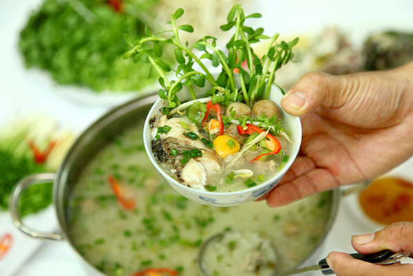 Món này có vị đắng đặc trưng nhưng rất thơm ngon lạ miệng.