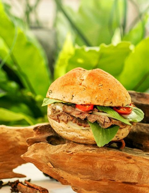 Bánh mì phở là món bún phở lạ lùng ở nước ta. Ảnh: Món ngon Sài Gòn.