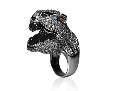 Chiếc nhẫn đầu khủng long của thương hiệu trang sức nổi tiếng Noir Jewelry. Ảnh: Pinterest.
