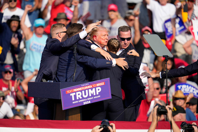 Theo FBI, nghi phạm nổ súng nhằm vào cựu Tổng thống Mỹ Donald Trump tại sự kiện vận động tranh cử ngày 13/7 là Thomas Matthew Crooks, 20 tuổi, sống ở Bethel Park thuộc bang Pennsylvania. Hung thủ đã bị lực lượng an ninh tiêu diệt ngay tại chỗ.