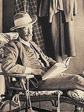 Theo đó, người đầu tiên chết vì lời nguyền nghiệt ngã này chính là Lord Carnarvon. Ông là nhà tài trợ cho nhóm của nhà khảo cổ học Howard Carter.
