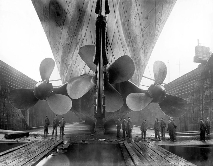 Trước khi gặp thảm kịch kinh hoàng này, tàu Titanic được biết đến là con tàu du lịch hạng sang có kích thước khủng. Đặc biệt, nó có biệt danh "không thể chìm".