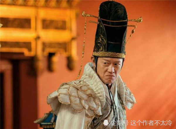 Ví dụ như công công thắp đèn không cẩn thận, ngủ gật trong giờ trực đêm, gây ồn ào, "buôn chuyện" trong cung ra ngoài cung, không phục tùng đại thái giám sẽ bị đánh 40 roi.