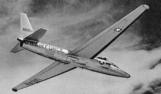 Vào ngày 1/5/1960, sự kiện máy bay do thám U-2 của Mỹ bị Liên Xô bắn hạ tại không phận nước này đã trở thành sự kiện gây rúng động dư luận thời Chiến tranh Lạnh. Sự kiện này đã khiến mối quan hệ giữa Mỹ và Liên Xô càng trở nên căng thẳng hơn.
