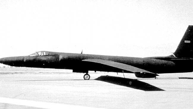 Theo đó, kể từ năm 1956, máy bay do thám tầm cao U-2 của Mỹ bắt đầu thực hiện các chuyến bay do thám trên bầu trời Liên Xô. Mục đích của Mỹ là nhằm thu thập các thông tin chi tiết về các căn cứ quân sự của Liên Xô.