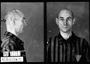 Theo lệnh của Hitler, hàng ngàn người đồng tính nam bị Đức quốc xã bắt giữ tại các quán rượu, quán cafe... và đưa đến các trại tập trung.