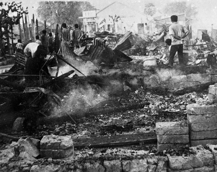 Không chỉ giết hại người dân, chế độ Khmer Đỏ do Pol Pot đứng đầu còn phá hủy nhiều nhà cửa, trường học, đường xá...