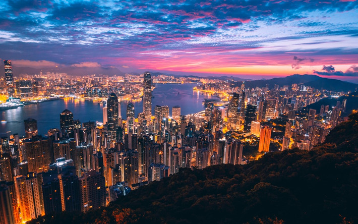 Lãnh đạo cao nhất ở Hong Hong là Trưởng đặc khu. Vị trí này được bầu một ủy ban gồm 1.200 thành viên. Theo đó, một cuộc bầu cử được tổ chức.