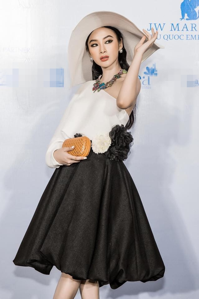 Chọn phong cách cổ điển nhưng nhiều người cho rằng lối trang điểm này khiến diễn viên Angela Phương Trinh trông chững chạc hơn so với tuổi.