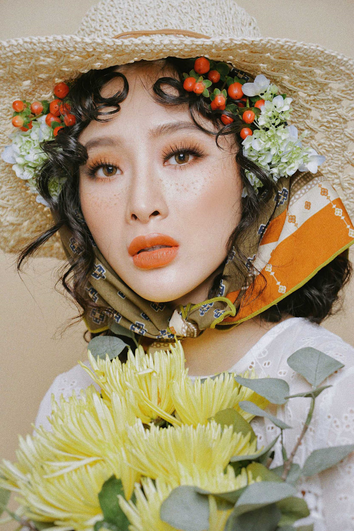 Sau 2 năm liên tục tham gia các dự án phim điện ảnh, Angela Phương Trinh trở lại với phim truyền hình bằng phim Mối tình đầu của tôi. Cô được đạo diễn, nhà sản xuất mời thẳng vào phim mà không qua vòng casting.