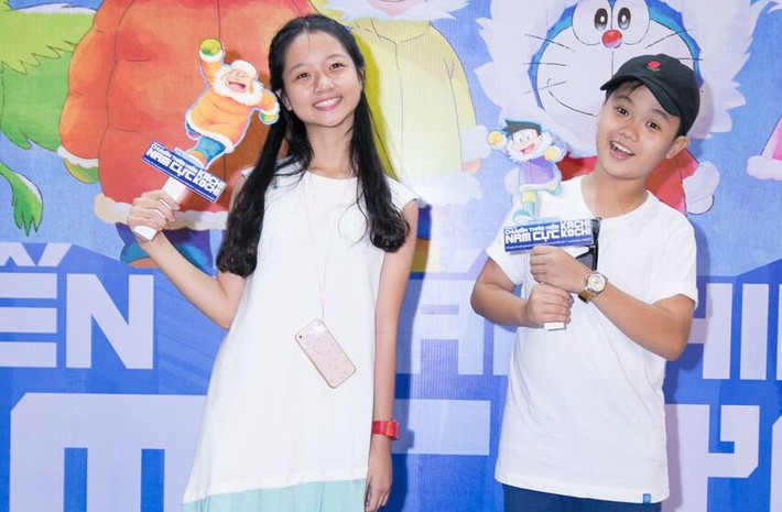 Diễn viên nhí Lâm Thanh Mỹ và Trọng Khang hào hứng xem bộ phim chuyển thể từ truyện tranh mình yêu thích. Cả hai nổi tiếng và nhận được nhiều lời mời sau phim Tôi thấy hoa vàng trên cỏ xanh của Victor Vũ.