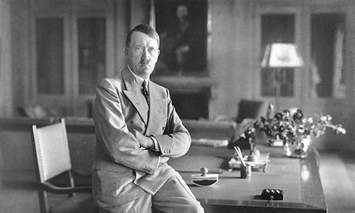 Theo Gustav Adolf von Halem, Hitler không thích ngựa là vì chúng không có kỷ luật. Những con ngựa thường là nỗi phiền toái, đem đến một số rắc rối trong các cuộc diễu hành quân sự, đặc biệt là khi có âm nhạc.
