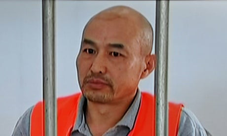 Tại cửa hàng, các thành viên của giáo phái trên đã tiếp cận Wu Shuoyan và muốn lấy số điện thoại của cô. Tuy nhiên, Wu Shuoyan từ chối cung cấp số điện thoại của mình trong khi chờ đợi tới lượt mình cùng với đứa con trai 7 tuổi.