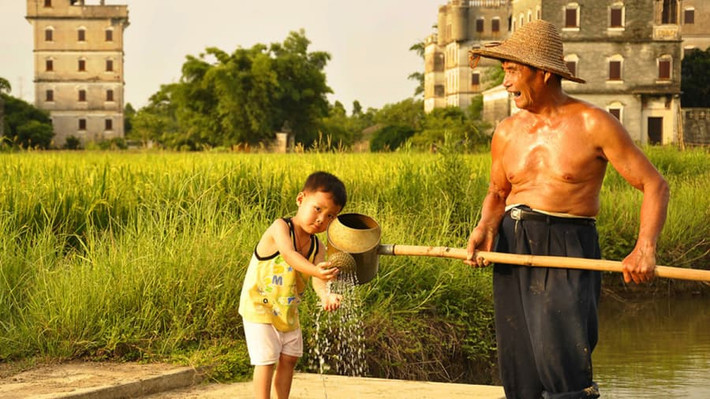 Các tháp canh đa tầng được xây dựng vào đầu triều đại nhà Minh (1368-1644) như một phản ứng phòng thủ trước các cuộc tấn công không ngừng của kẻ cướp.