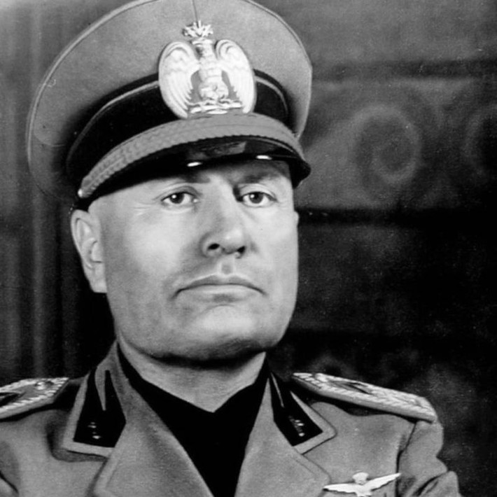Nhà độc tài Benito Mussolini là đồng minh thân cận của Hitler trong Chiến tranh thế giới 2. Trong thời gian cầm quyền tại Italy, Mussolini gây ra nhiều tội ác trong đó có việc đẩy Italy vào Thế chiến 2.