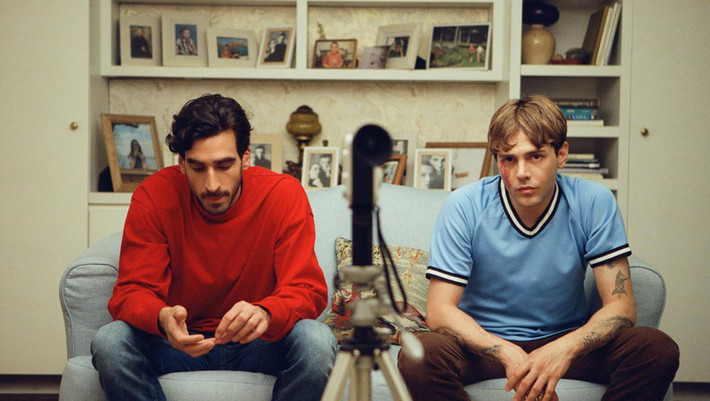 Matthias & Maxime: Mới 30 tuổi, nhưng nhà làm phim Xavier Dolan đã trở thành “cục cưng” của LHP Cannes trong nhiều năm trở lại đây. Anh rất kín tiếng về nội dung tác phẩm mới trước giờ bộ phim có buổi công chiếu đầu tiên tại vùng bờ biển nước Pháp. Trái với hai dự án gần nhất, Dolan lựa chọn nhiều gương mặt diễn viên còn ít tên tuổi, như Gabriel D'Almeida Freitas, Pier-Luc Funk, Antoine Pilon… cho Matthias & Maxime. Cá nhân Dolan đảm nhận một trong hai vai chính của bộ phim.