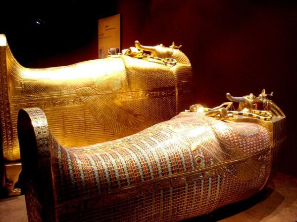 Không biết lời nguyền có thật hay không nhưng khi mở nắp quan tài một số pharaoh Ai Cập như vua Tut thì nhiều người có liên quan có kết cục bi thảm, thường là chết một cách bí ẩn.
