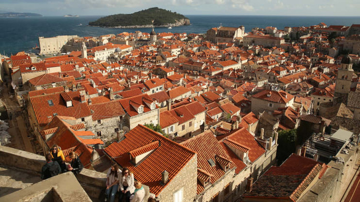 Những ngôi nhà mái đỏ cổ kính ở thành phố Dubrovnik, Croatia. Đây là một trong những địa điểm xuất hiện trong seri phim nổi tiếng thế giới "Trò chơi vương quyền".