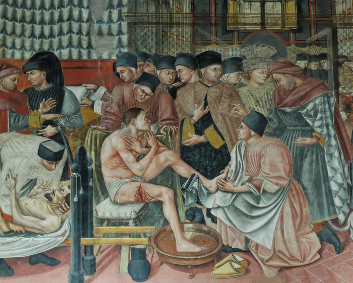 Trong số này có việc người dân thời Trung cổ từng quan niệm rằng nhiều bệnh tật nguy hiểm là do "ma quỷ" trú ngụ trong cơ thể gây ra.