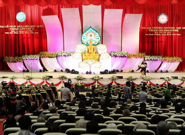 Đại lễ Vesak 2014 được Việt Nam tổ chức long trọng với nhiều hoạt động phong phú như: triển lãm mỹ thuật nhiếp ảnh Phật giáo, diễu hành hoa, lễ tắm Phật, các chương trình biểu diễn nghệ thuật truyền thống, trồng cây, phát quà từ thiện, thắp nến cầu nguyện hòa bình…