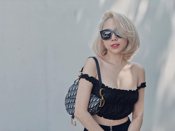 Tóc bạch kim là màu tóc được Tóc Tiên ưa thích và thường giữ trong một thời gian dài.