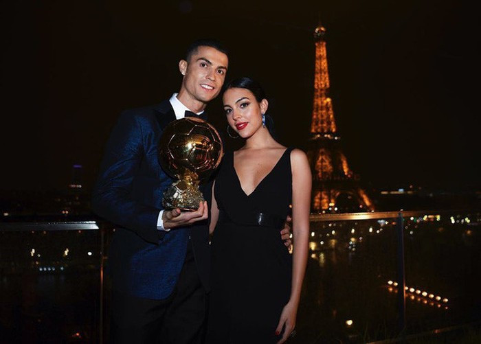 Sở vóc dáng như thần Vệ nữ, Georgina Rodriguez, hôn thê của CR7, luôn tự tin với phong cách thời trang khoe vòng 3 bốc lửa.
