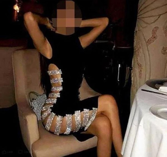 Trang phục hớ hênh, phản cảm khi đi dự đám cưới đã nhiều lần bị cộng đồng mạng lên tiếng "ném đá". Tuy nhiên, dường như một số người vẫn tiếp tục tái diễn gây bức xúc dư luận.